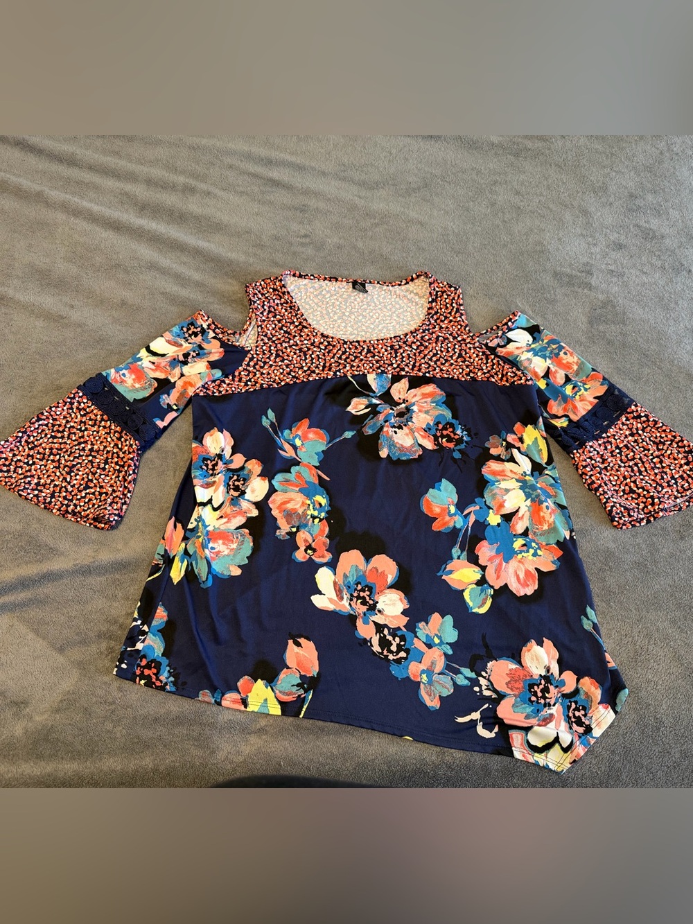 Women’s Multicolor Cold Shoulder Blouse Size 2X
